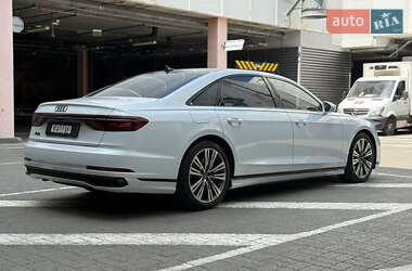 Седан Audi A8 2022 в 