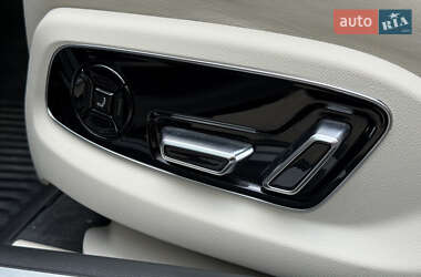 Седан Audi A8 2022 в 