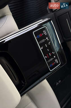 Седан Audi A8 2022 в 