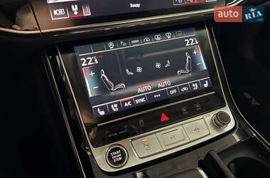 Седан Audi A8 2022 в 