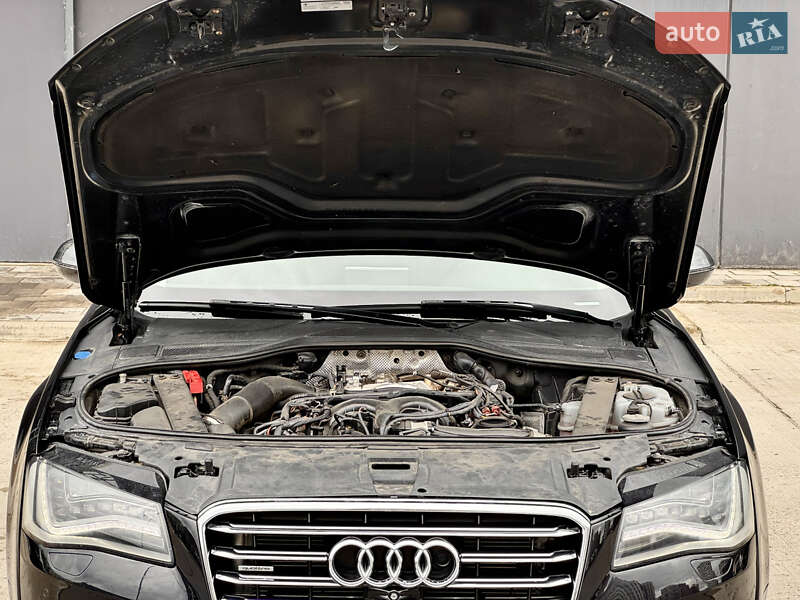 Седан Audi A8 2013 в Киеве
