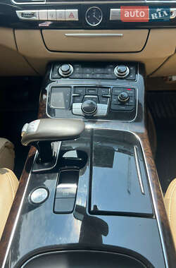 Седан Audi A8 2011 в 
