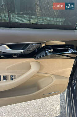 Седан Audi A8 2011 в 