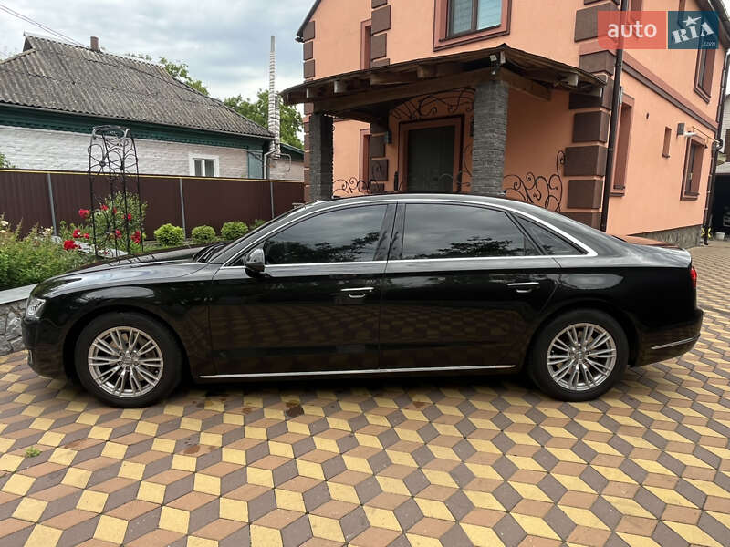 Седан Audi A8 2017 в Гребенке