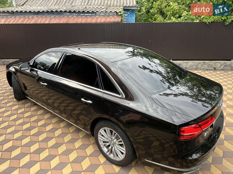 Седан Audi A8 2017 в Гребенке