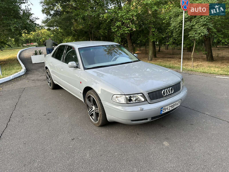 Седан Audi A8 1995 в Одесі