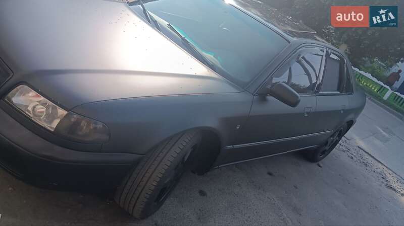 Седан Audi A8 1995 в Славуте
