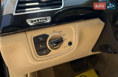 Седан Audi A8 2011 в 
