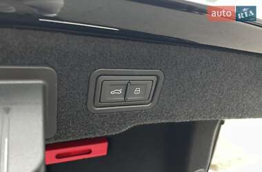 Седан Audi A8 2022 в 