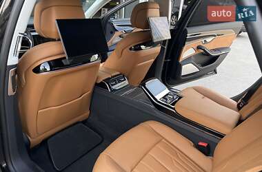 Седан Audi A8 2022 в 