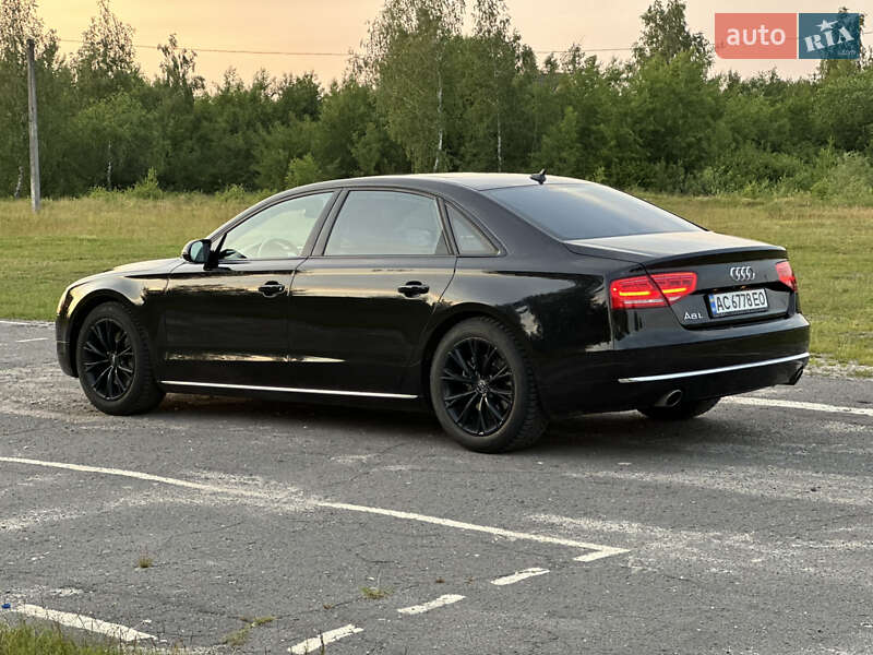 Седан Audi A8 2012 в Камне-Каширском