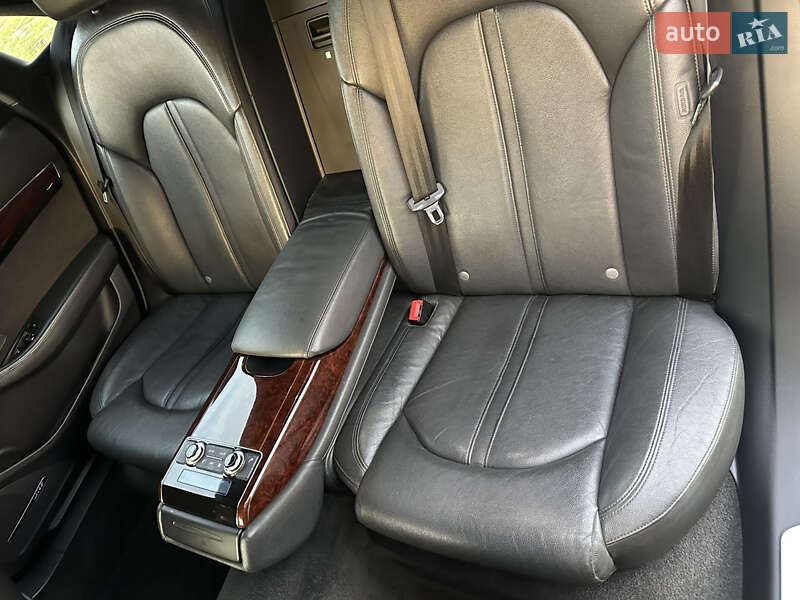 Седан Audi A8 2012 в Камне-Каширском