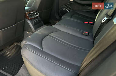 Седан Audi A8 2013 в 
