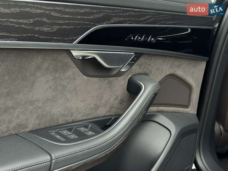 Седан Audi A8 2021 в Киеве