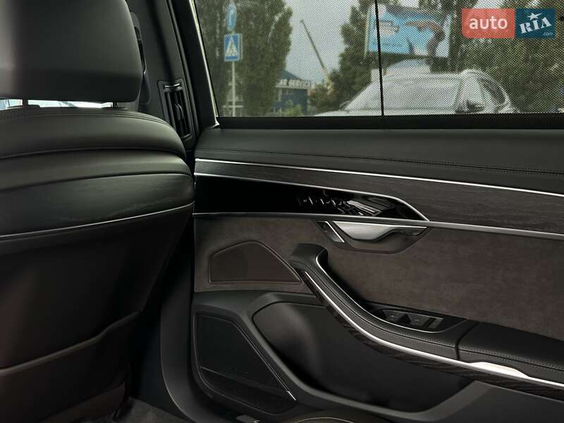 Седан Audi A8 2021 в Киеве