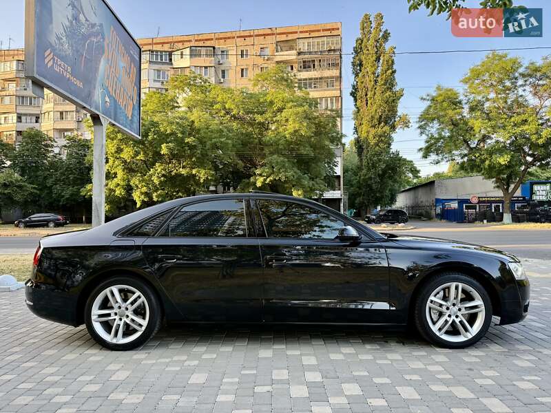 Седан Audi A8 2010 в Одесі