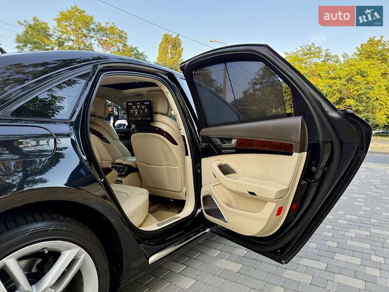 Седан Audi A8 2010 в Одесі