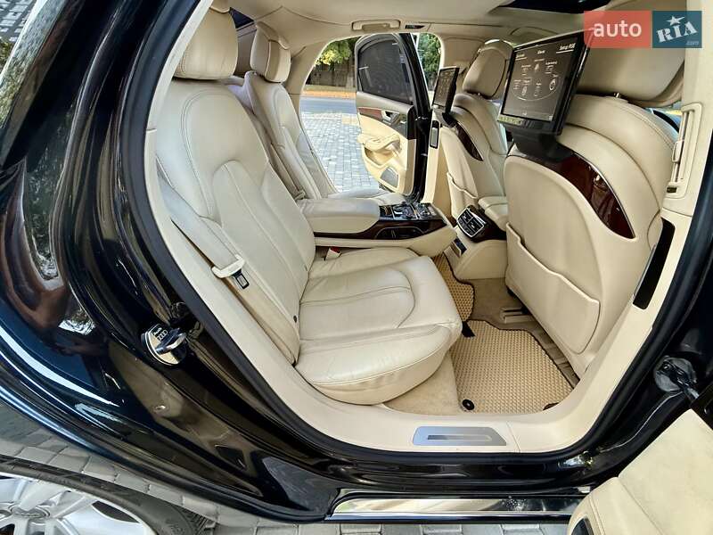 Седан Audi A8 2010 в Одесі