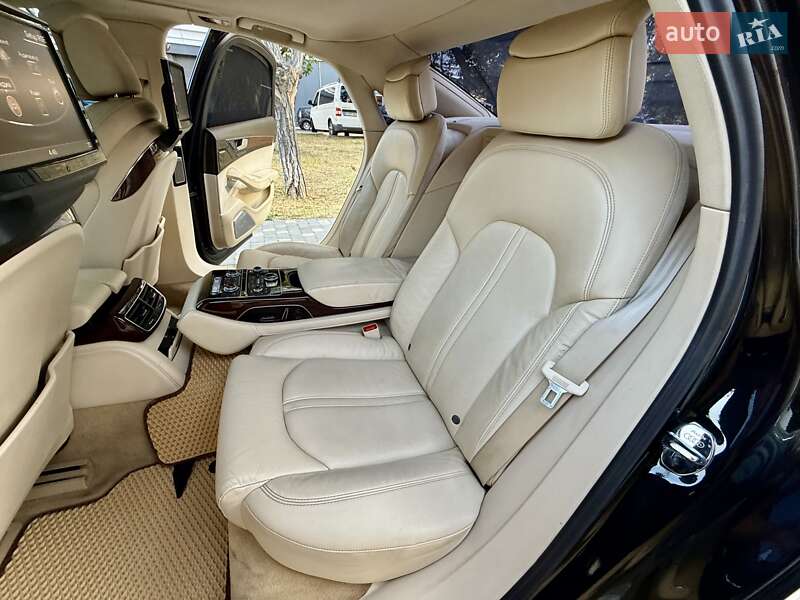 Седан Audi A8 2010 в Одесі