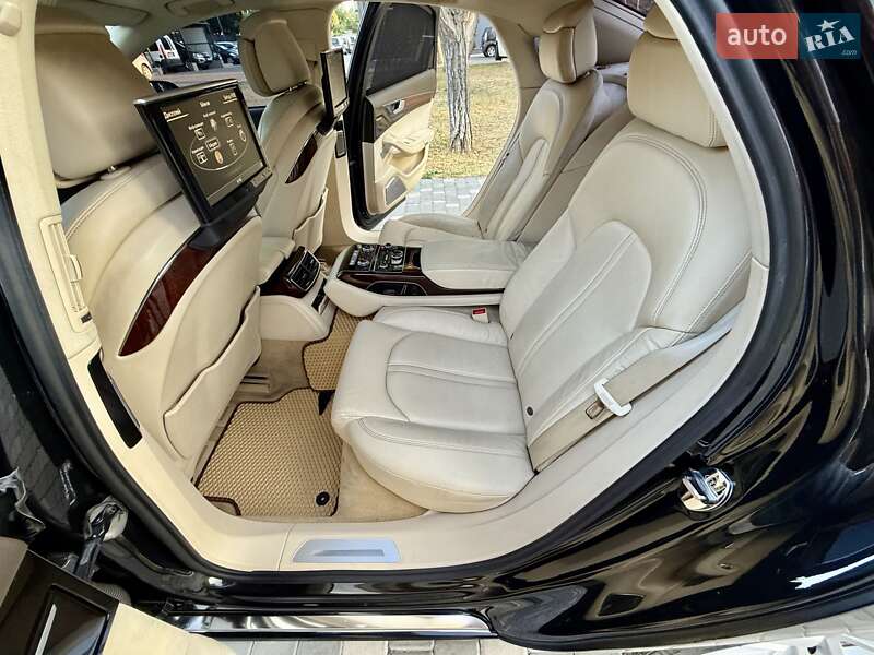 Седан Audi A8 2010 в Одесі