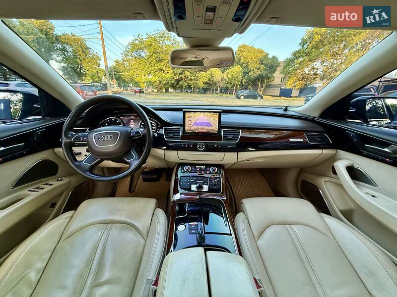 Седан Audi A8 2010 в Одесі