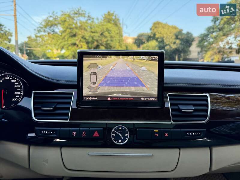 Седан Audi A8 2010 в Одесі