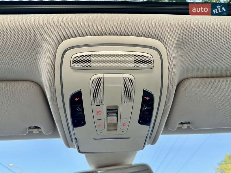 Седан Audi A8 2010 в Одесі