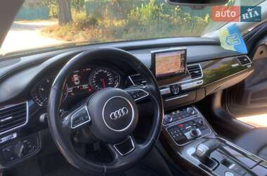 Седан Audi A8 2015 в 