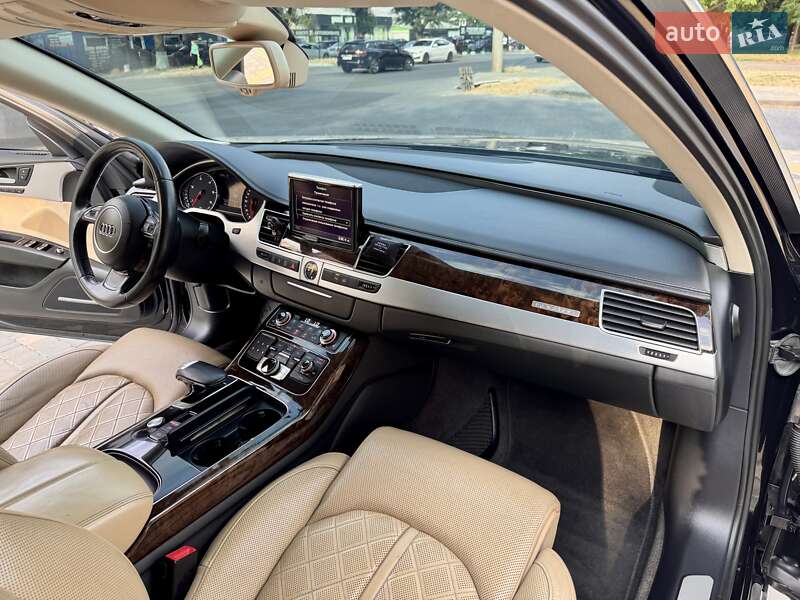 Седан Audi A8 2011 в Одессе