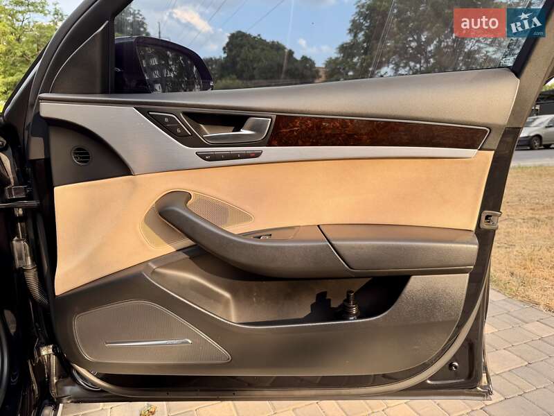 Седан Audi A8 2011 в Одессе