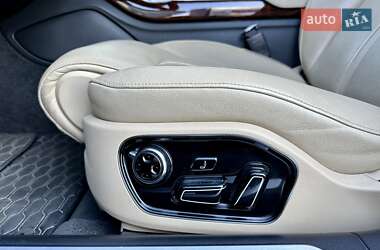 Седан Audi A8 2012 в 
