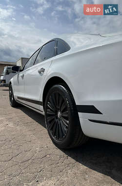 Седан Audi A8 2015 в 