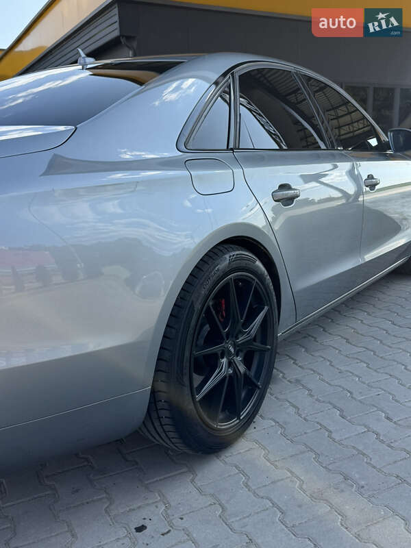 Седан Audi A8 2011 в Черновцах