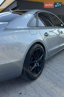 Седан Audi A8 2011 в 