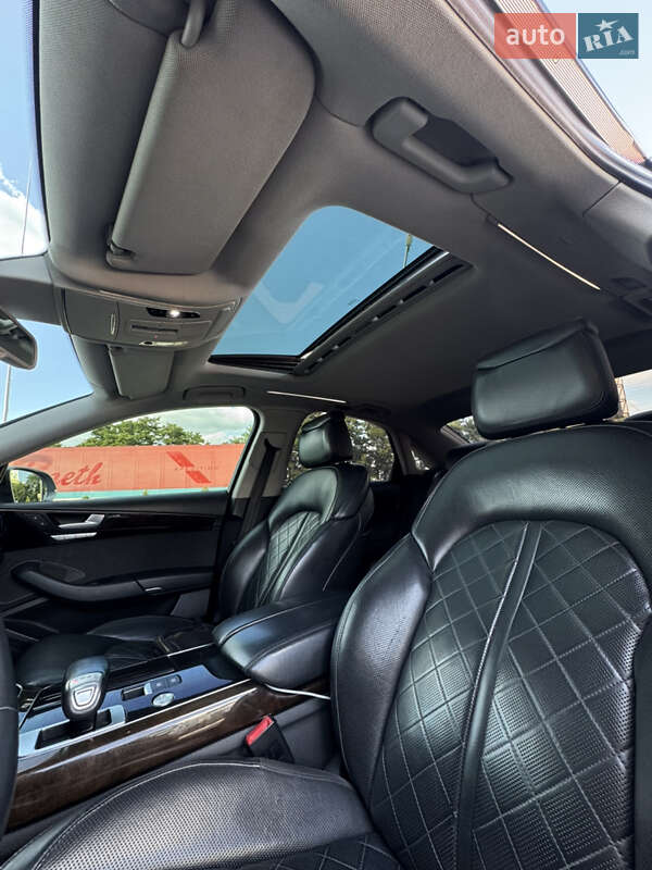 Седан Audi A8 2011 в Черновцах