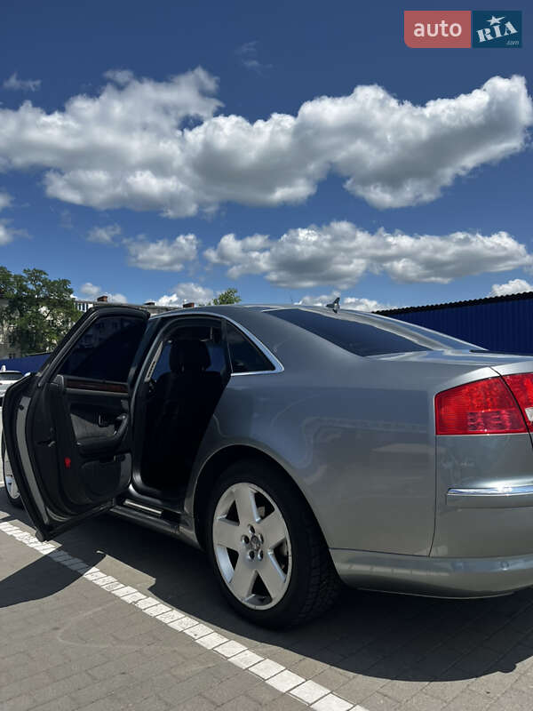 Седан Audi A8 2006 в Калуші