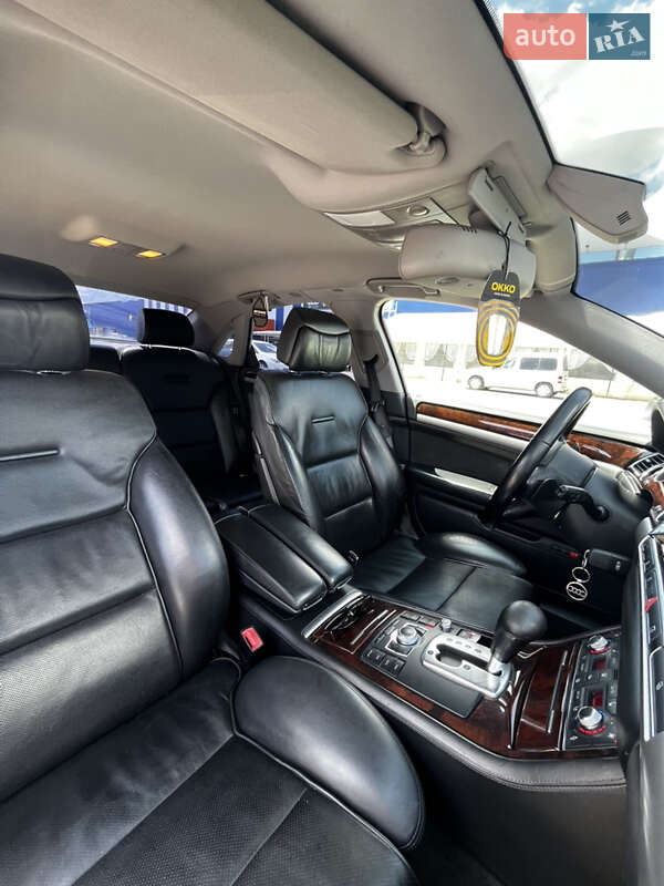 Седан Audi A8 2006 в Калуше