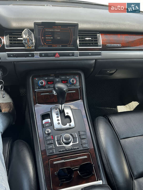 Седан Audi A8 2006 в Калуше