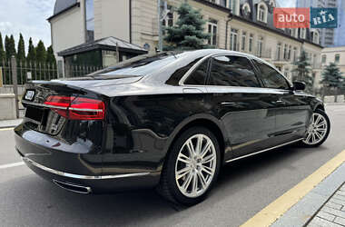Седан Audi A8 2017 в 