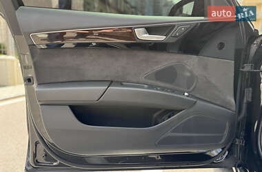 Седан Audi A8 2017 в 