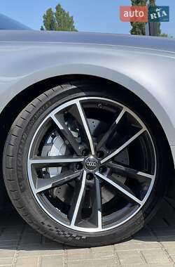 Седан Audi A8 2015 в 