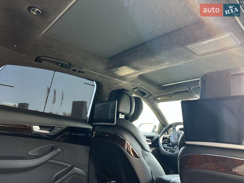 Седан Audi A8 2015 в Одессе