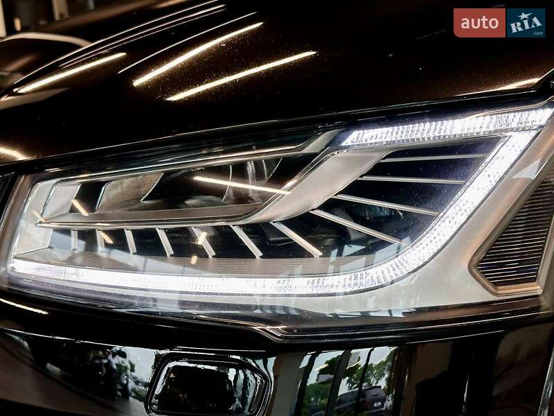 Седан Audi A8 2013 в Львове