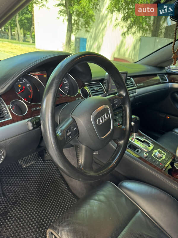 Седан Audi A8 2005 в Днепре