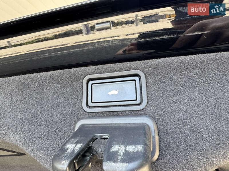 Седан Audi A8 2005 в Днепре