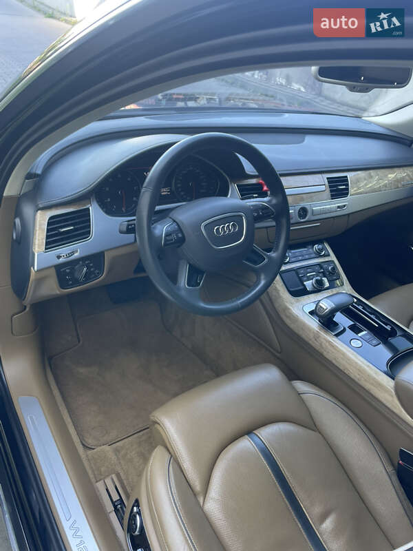 Седан Audi A8 2012 в Львове