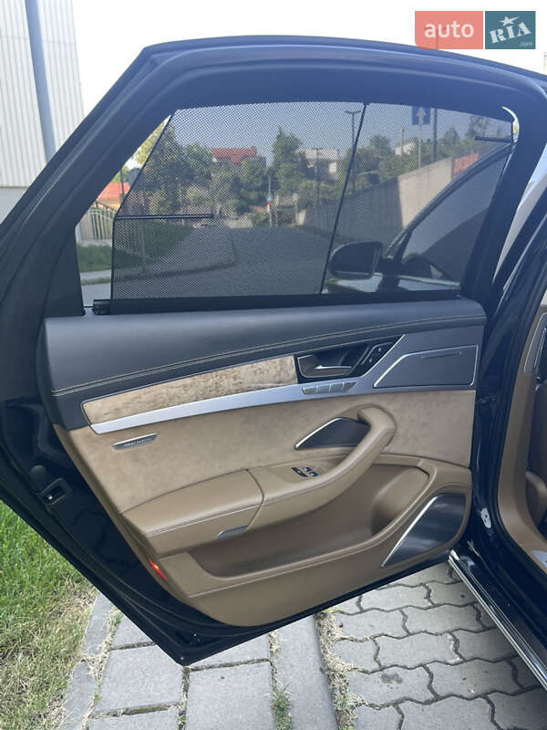 Седан Audi A8 2012 в Львове