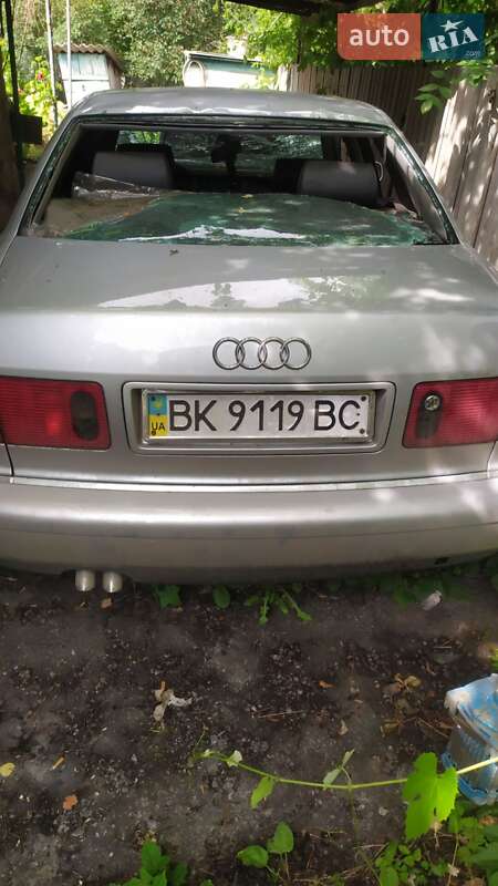 Седан Audi A8 2001 в 