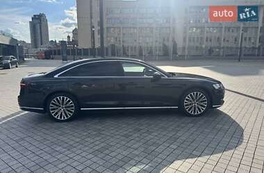 Седан Audi A8 2021 в 