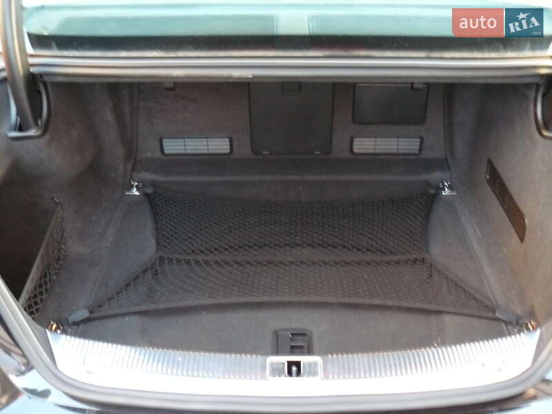 Седан Audi A8 2013 в Ивано-Франковске